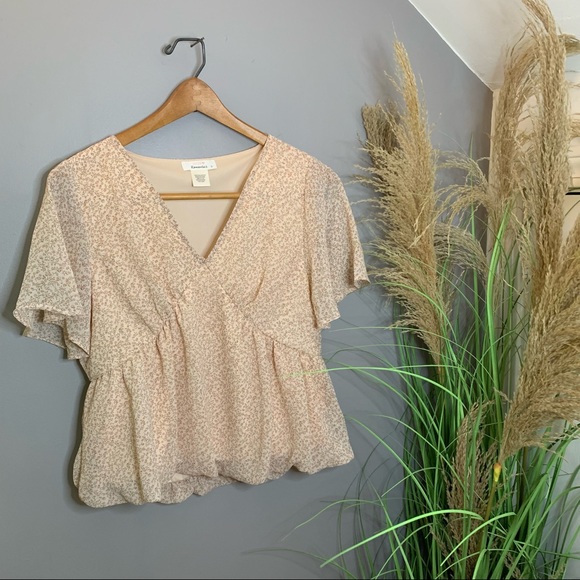 URBAN Romantics Tops - BRAND NEW WOT Urban Romantics Floral Blouse Top